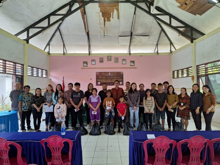 Perkuat Nilai-nilai Kepedualian ,KPU Minut Berikan Santunan Kepada Anak Yatim Piatu