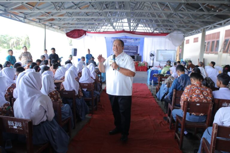 Talk Show di SMAN 1 Meranti, Bupati Asahan Ajak Siswa Hargai Guru